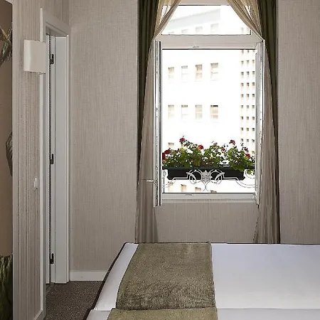Hotel The Leaf Boutique 4*