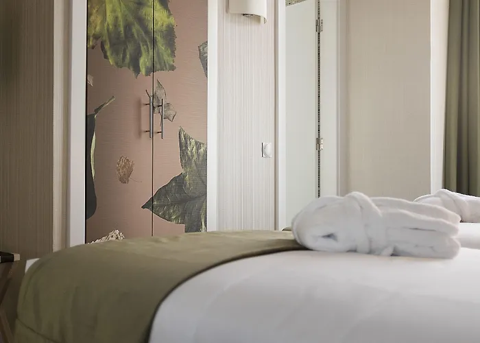 The Leaf Boutique - Adults Only 3*