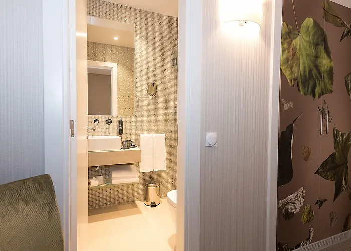 The Leaf Boutique - Adults Only